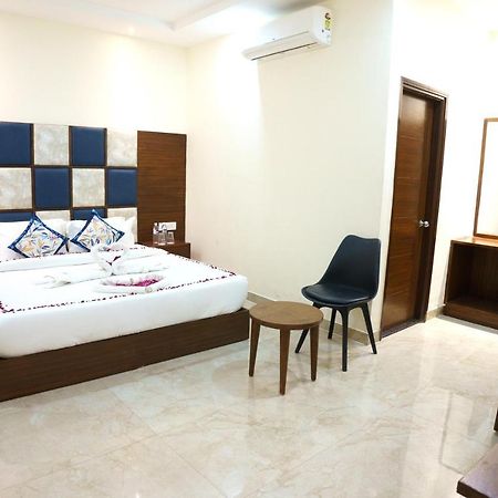 Hotel Vihaan Residency Zirakpur Экстерьер фото