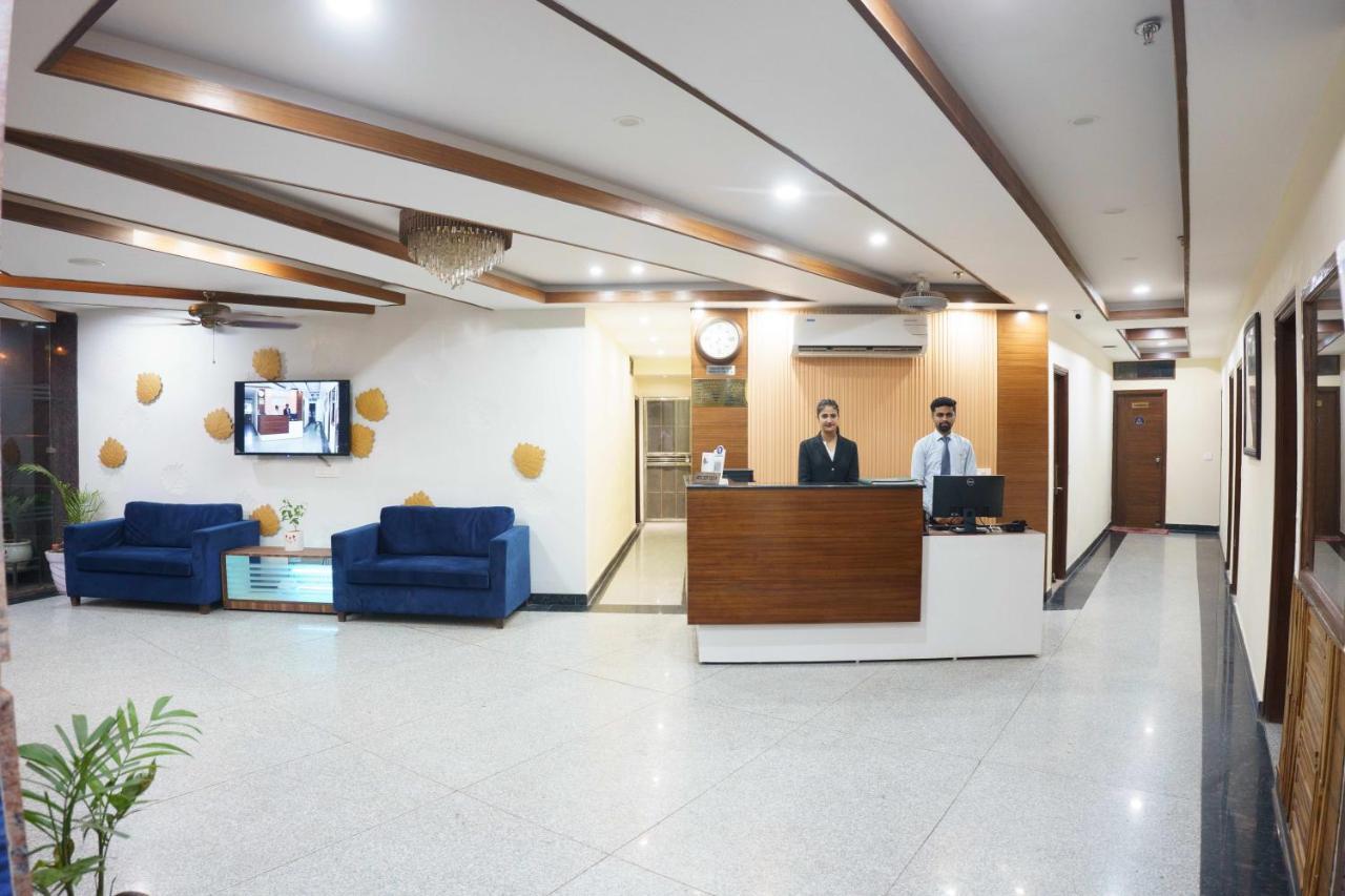 Hotel Vihaan Residency Zirakpur Экстерьер фото