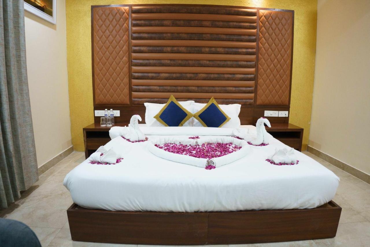 Hotel Vihaan Residency Zirakpur Экстерьер фото